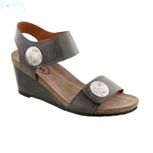 TAOS Gray Leather Wedge Sandal Size 11